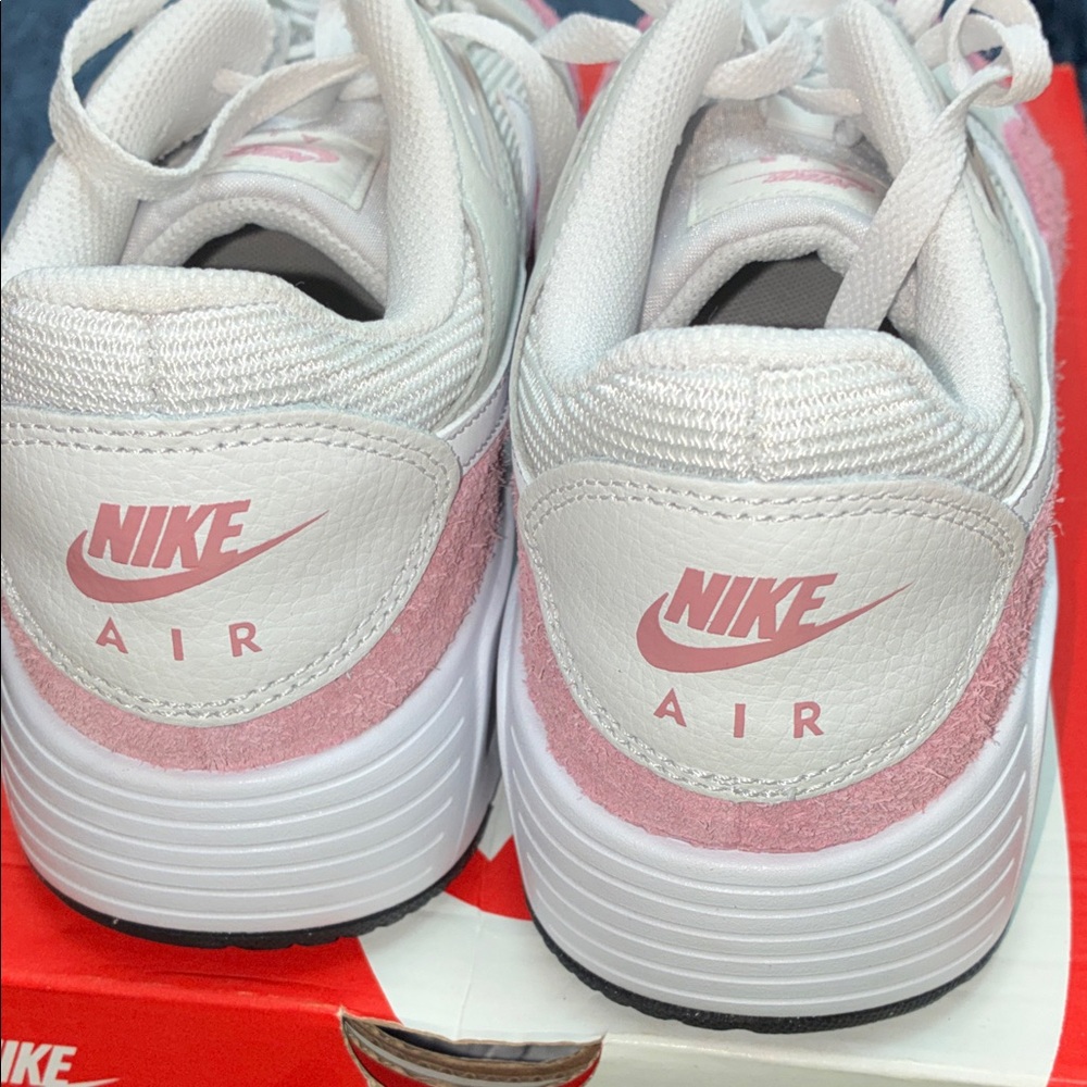 Nike Women's Sneakers in White and Pink - Picture 3 of 9
